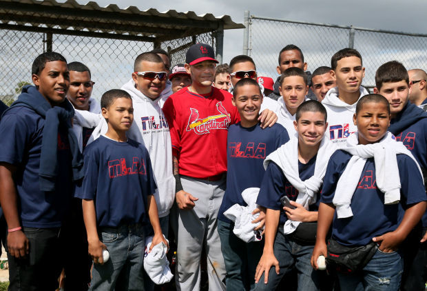 Molina poses with kids from Puerto Rican baseball academy on Feb. 13, 2014